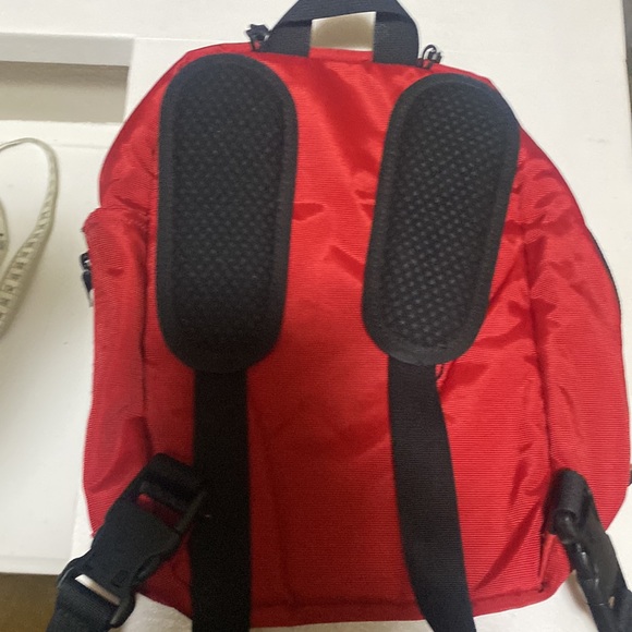 Red Victorinox makers of the original Swiss Army knife - Picture 7 of 9